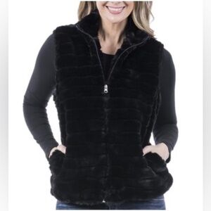 Katydid women's vegan fur vest, layering, warm, trendy. Size MEDIUM. Like new!